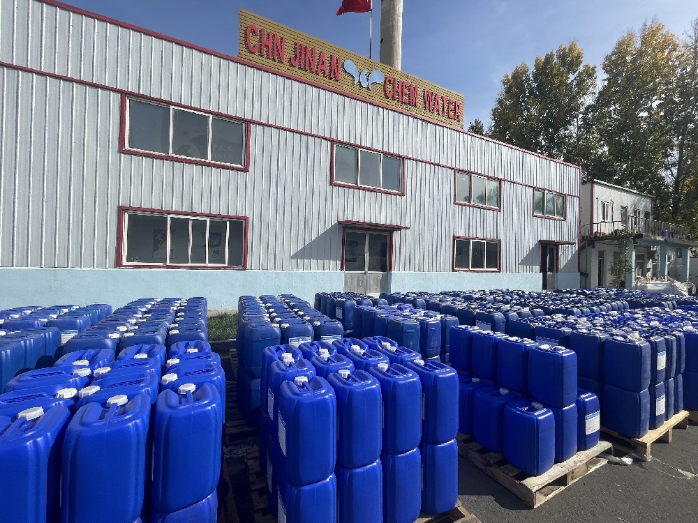 供熱采暖季來(lái)臨，40噸熱網(wǎng)阻垢劑發(fā)貨！